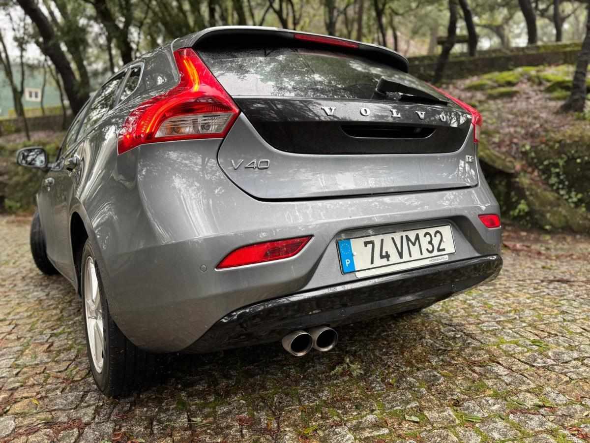 volvo-v40-2016-diesel-1969cc