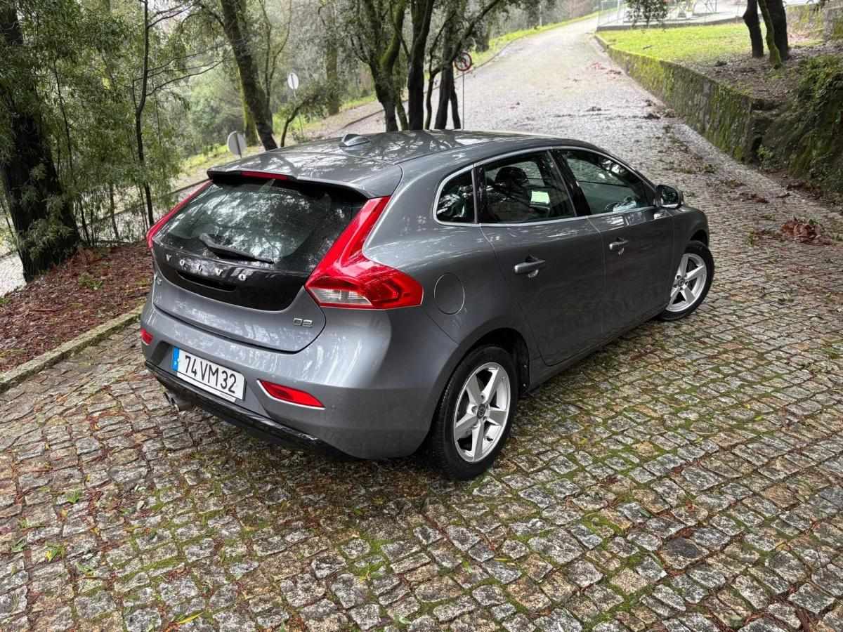 volvo-v40-2016-diesel-1969cc