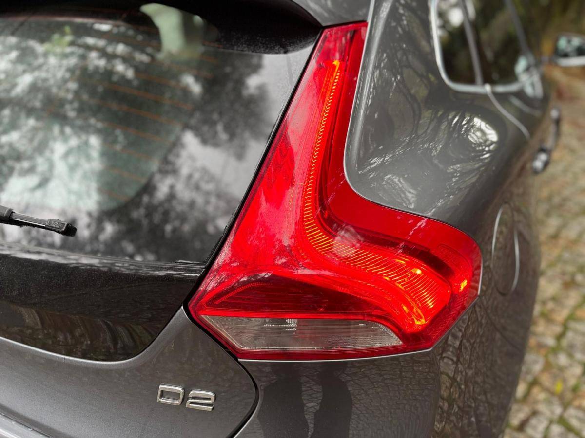 volvo-v40-2016-diesel-1969cc