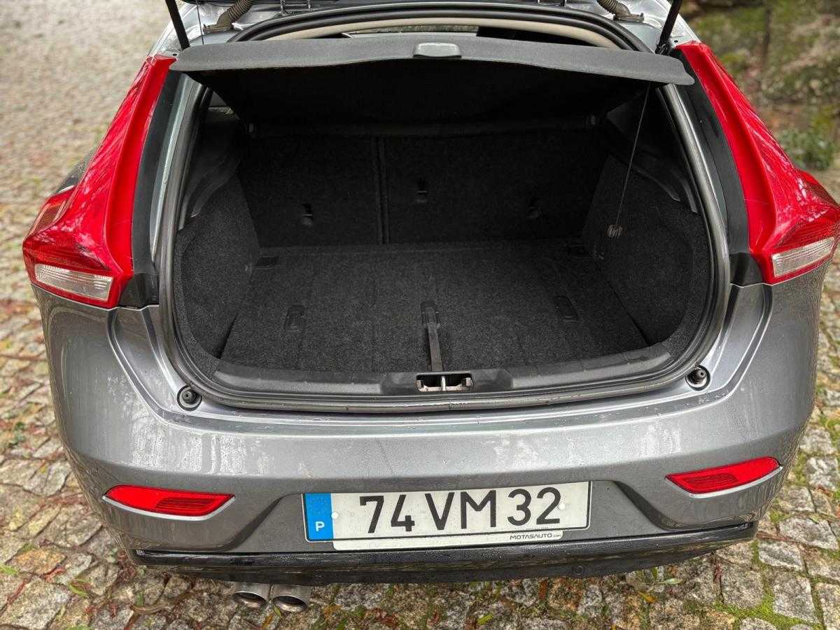 volvo-v40-2016-diesel-1969cc
