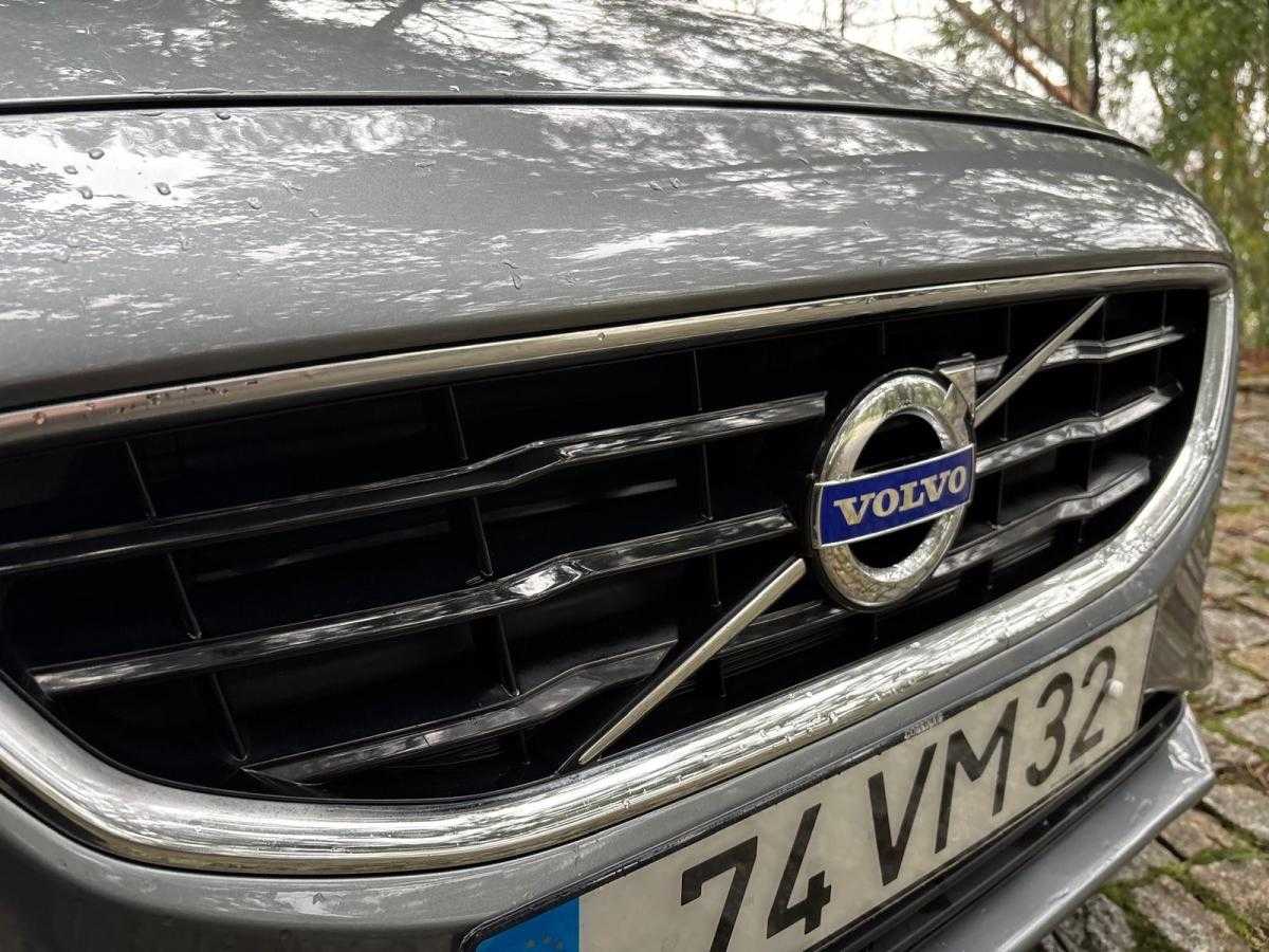 volvo-v40-2016-diesel-1969cc