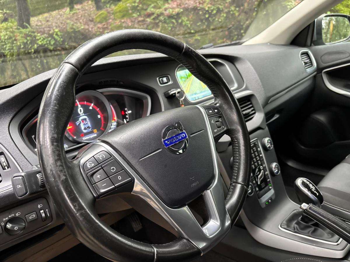 volvo-v40-2016-diesel-1969cc