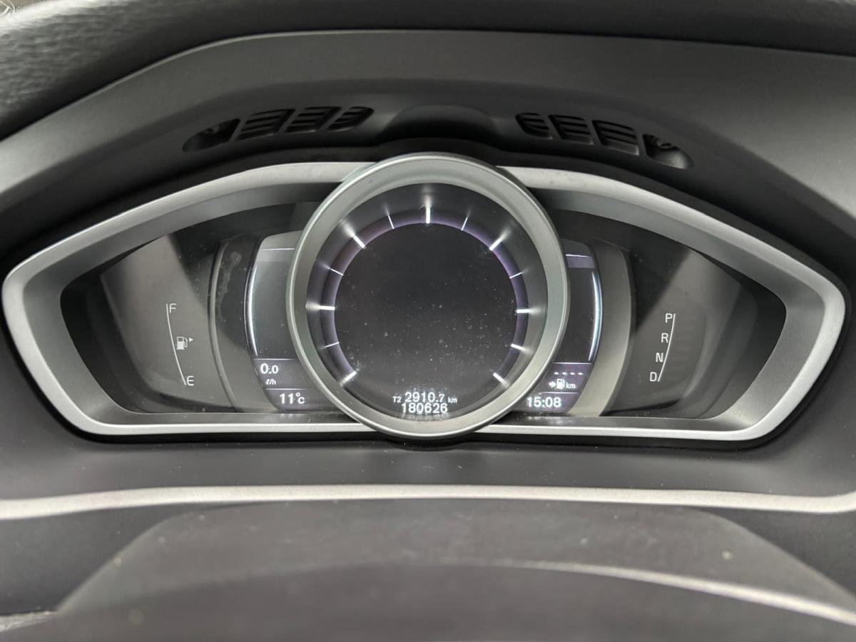volvo-v40-2016-diesel-1969cc