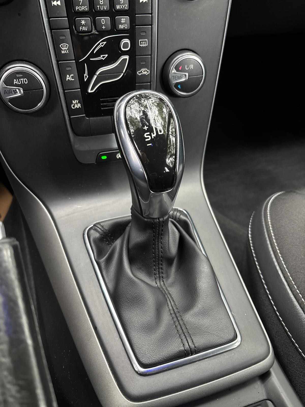 volvo-v40-2016-diesel-1969cc