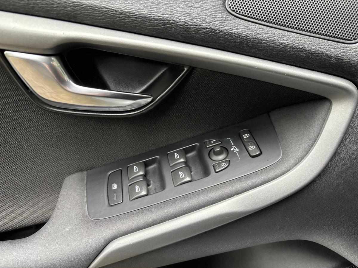 volvo-v40-2016-diesel-1969cc