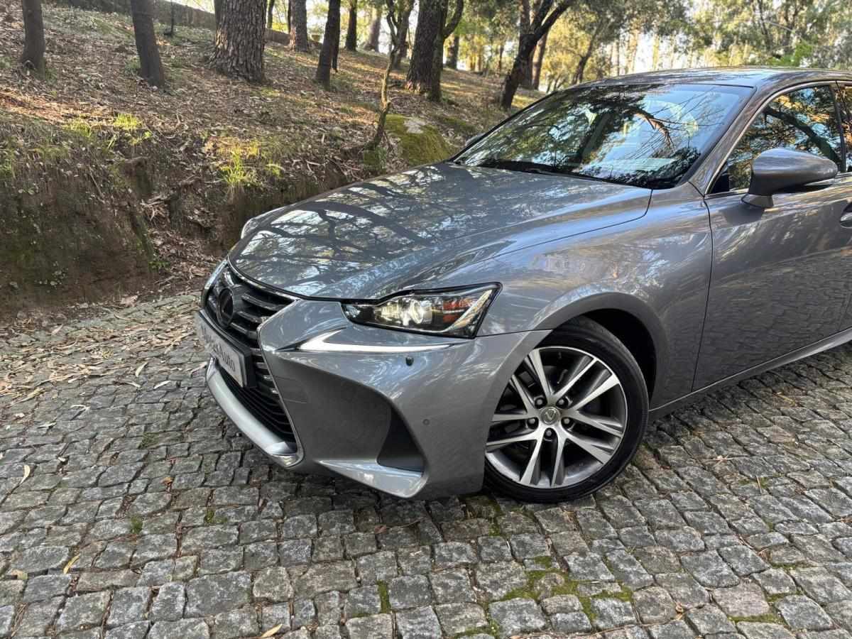 lexus-is-2018-hibrido-a-gasolina-2494cc
