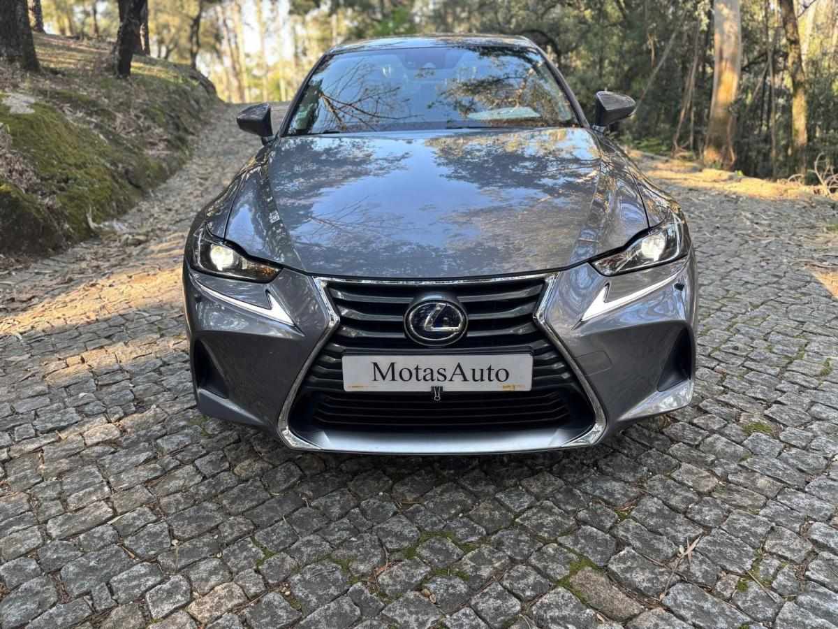 lexus-is-2018-hibrido-a-gasolina-2494cc