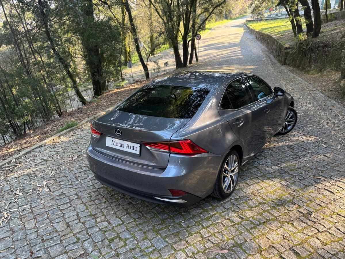 lexus-is-2018-hibrido-a-gasolina-2494cc