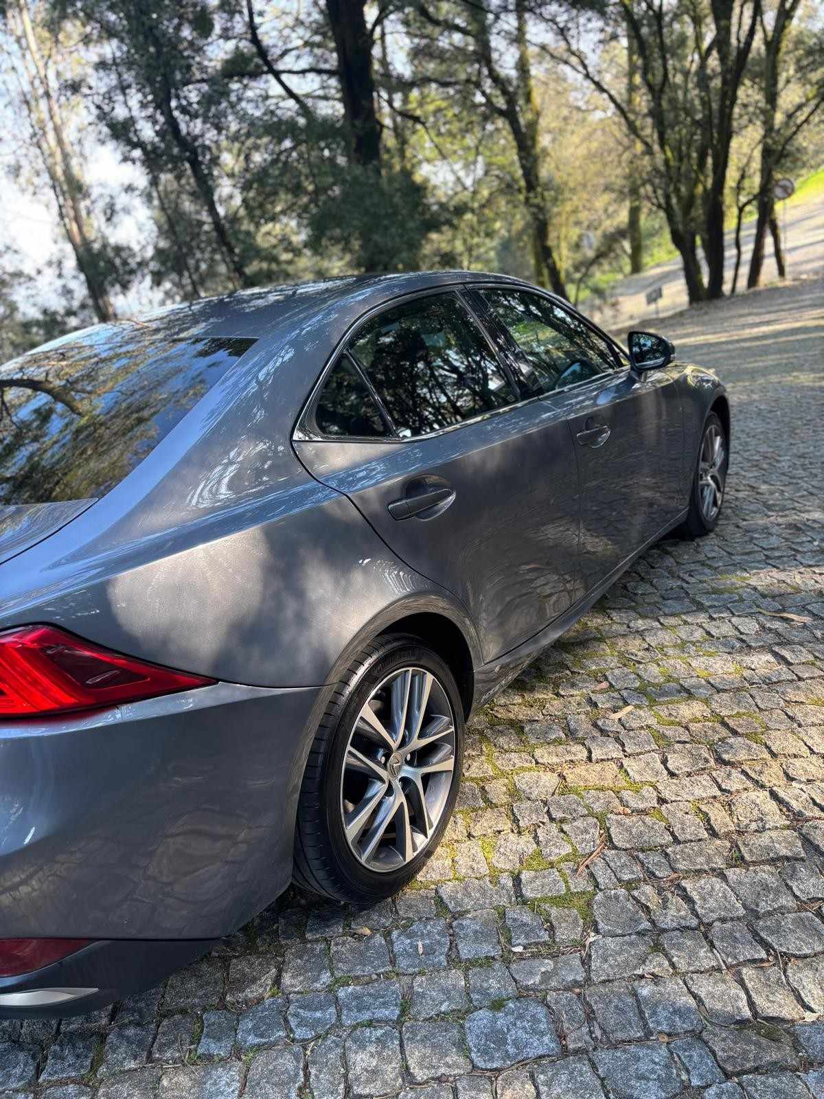 lexus-is-2018-hibrido-a-gasolina-2494cc