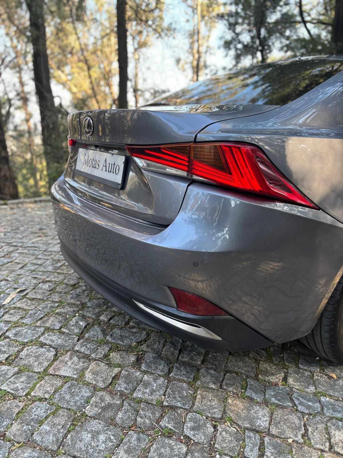 lexus-is-2018-hibrido-a-gasolina-2494cc