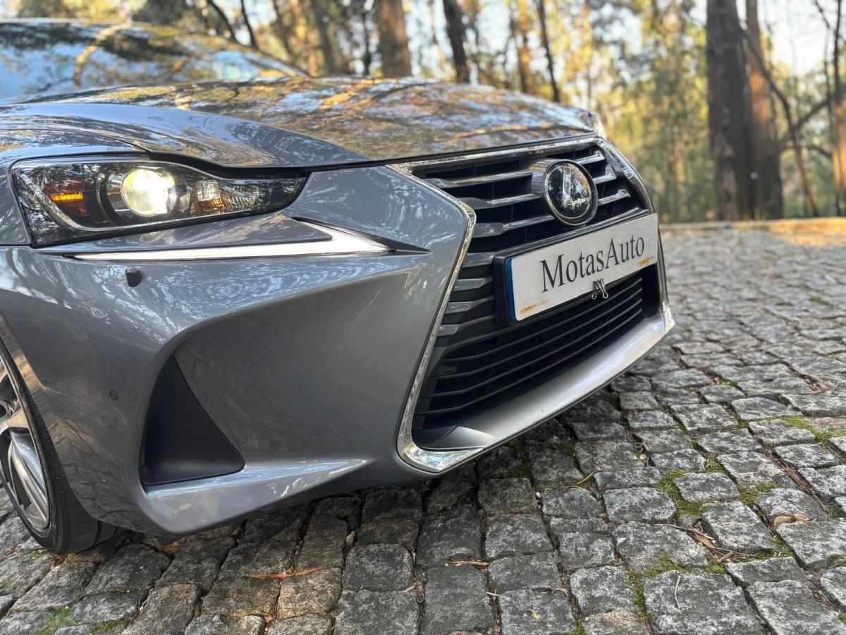 lexus-is-2018-hibrido-a-gasolina-2494cc