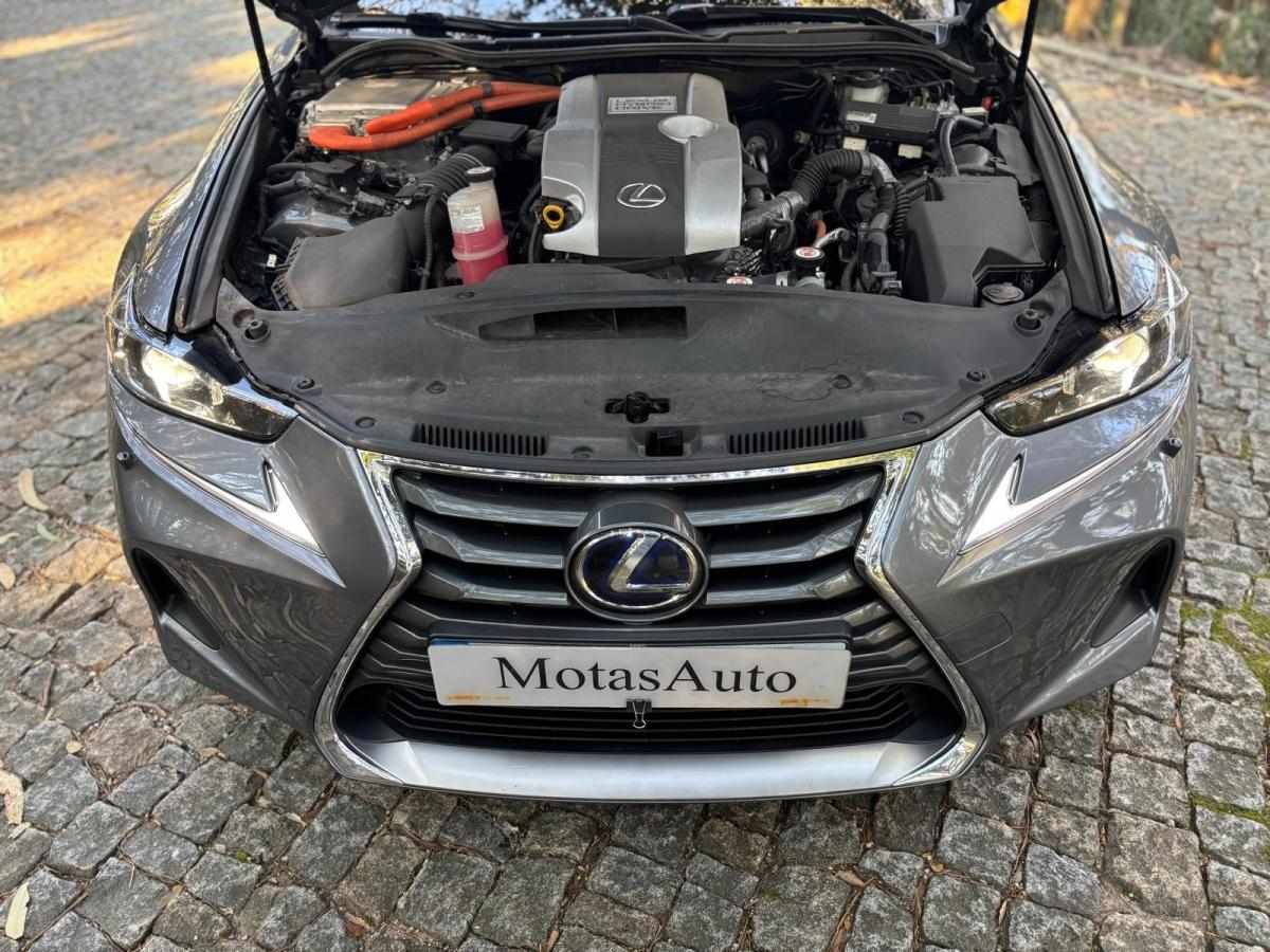 lexus-is-2018-hibrido-a-gasolina-2494cc