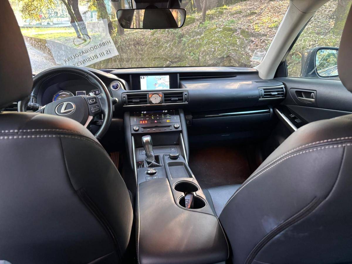 lexus-is-2018-hibrido-a-gasolina-2494cc