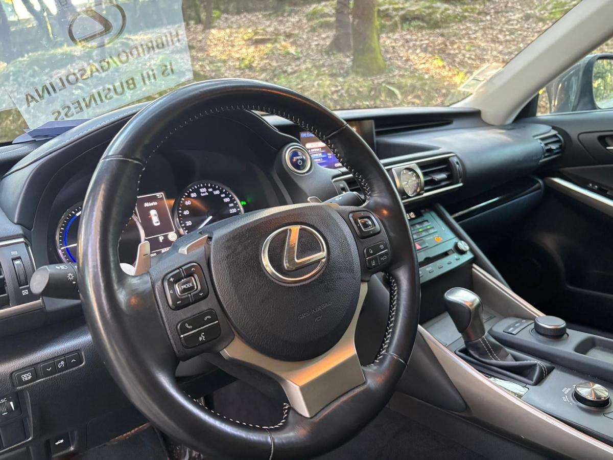lexus-is-2018-hibrido-a-gasolina-2494cc