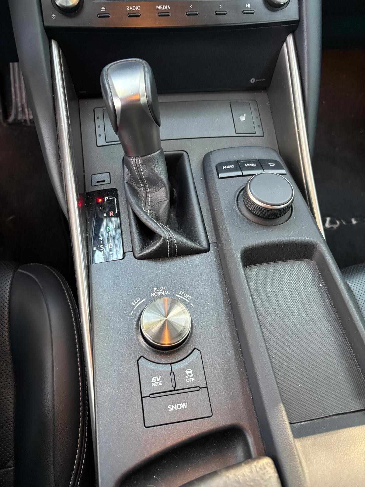lexus-is-2018-hibrido-a-gasolina-2494cc