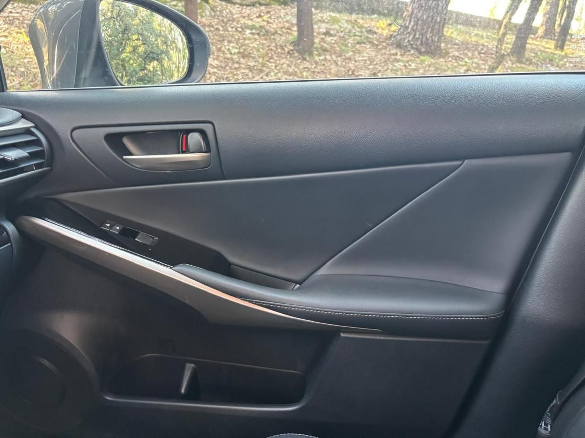 lexus-is-2018-hibrido-a-gasolina-2494cc