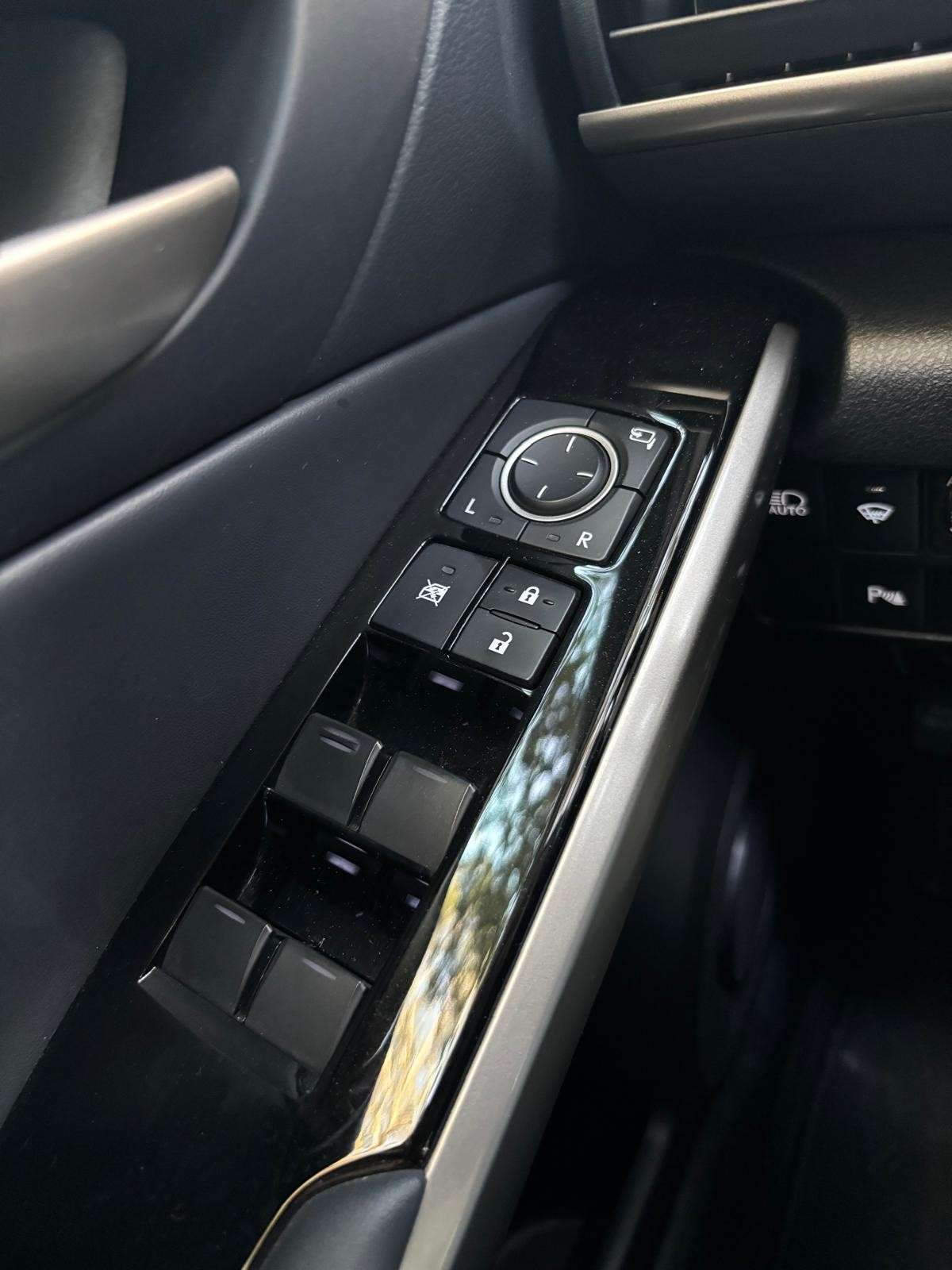 lexus-is-2018-hibrido-a-gasolina-2494cc