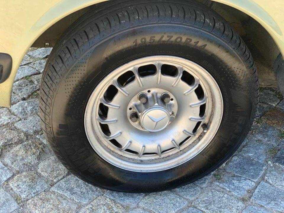 mercedes-benz-200-1983-diesel-1988cc