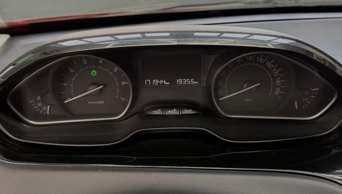 peugeot-208-2018-gasolina-1199cc