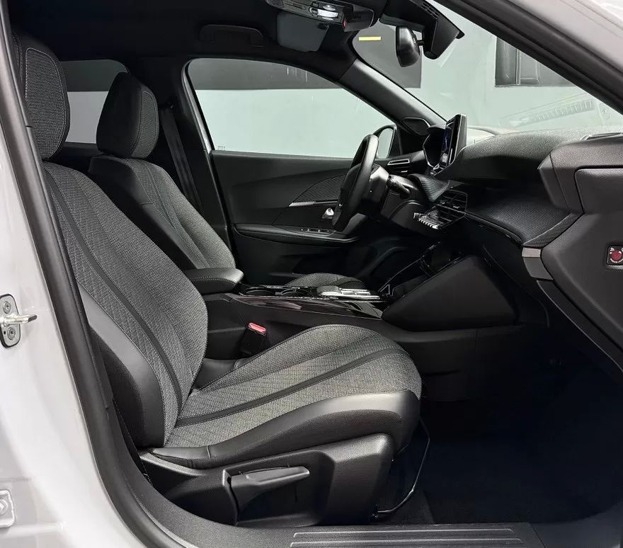 peugeot-e-2008-2024-eletrico-200cc