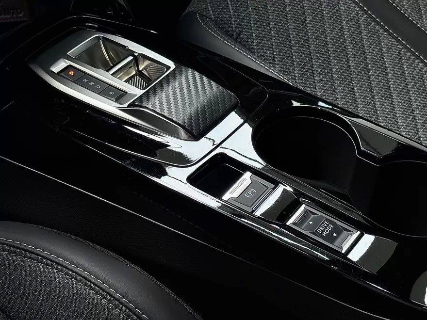 peugeot-e-2008-2024-eletrico-200cc