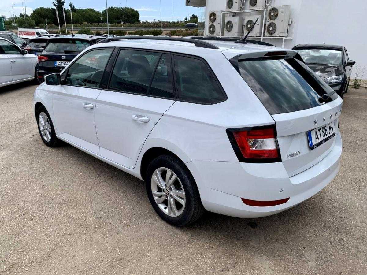 skoda-fabia-break-2022-gasolina-999cc