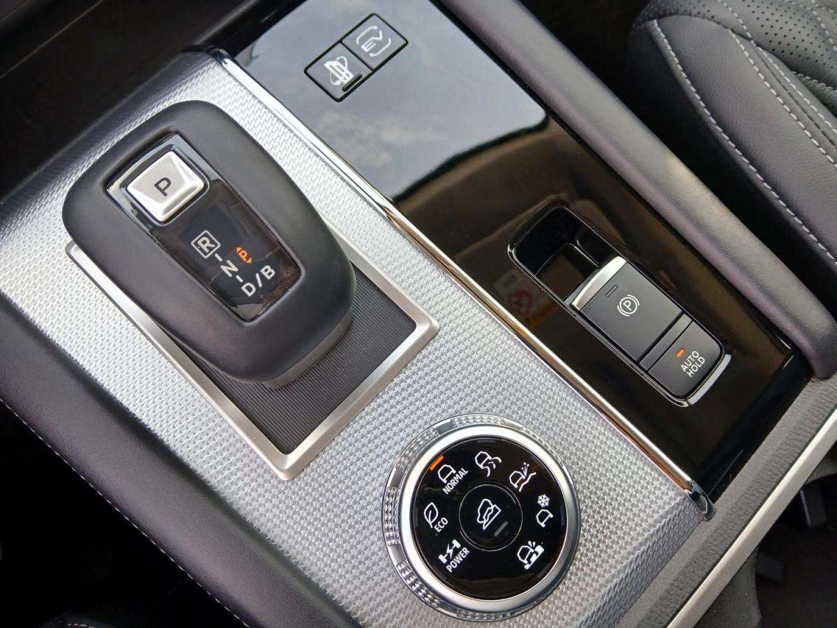 mitsubishi-outlander-2026-hibrido-a-gasolina-2360cc