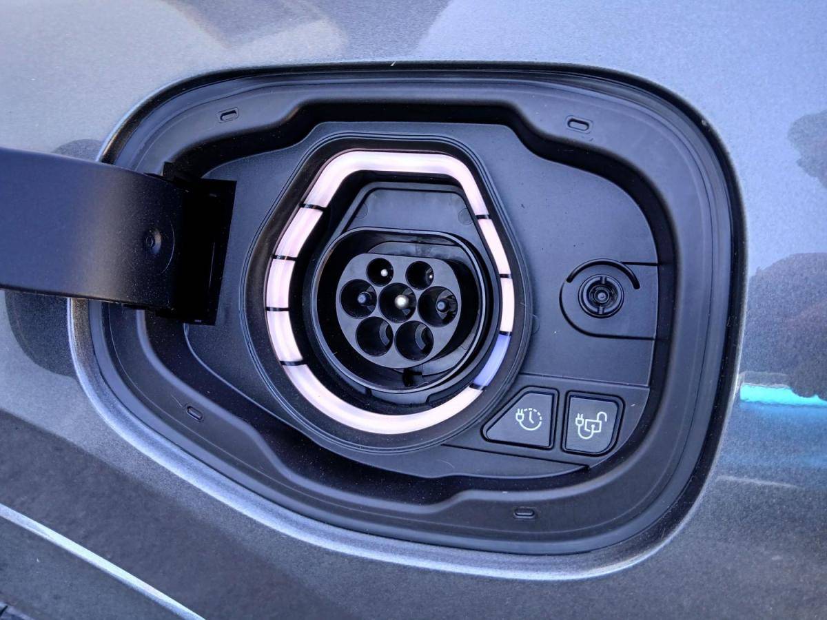 ford-kuga-2023-hibrido-a-gasolina-2488cc