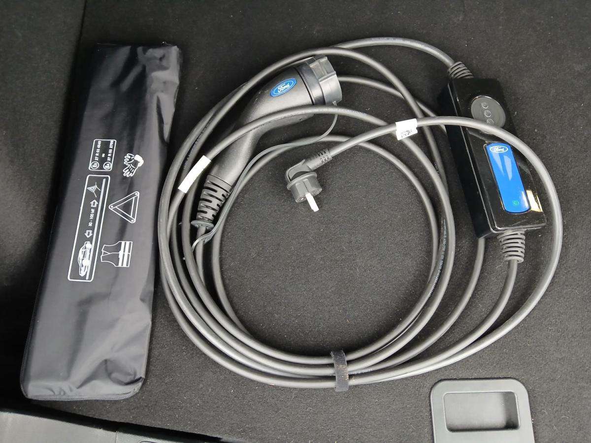 ford-kuga-2023-hibrido-a-gasolina-2488cc