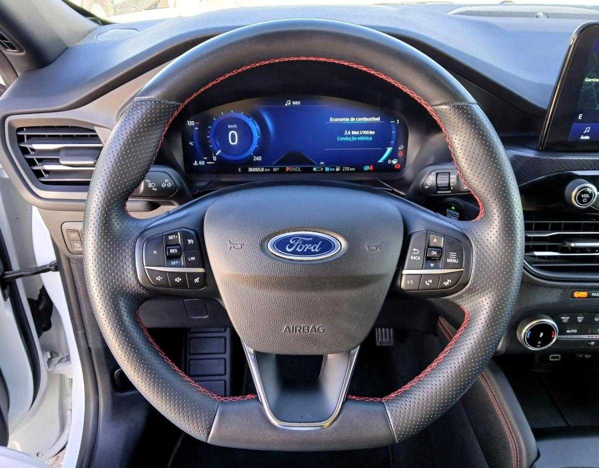 ford-kuga-2023-hibrido-a-gasolina-2488cc