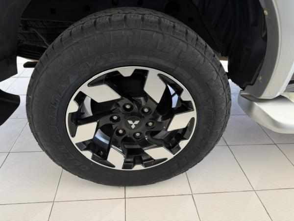 mitsubishi-l200-2-4-181cv-2018-diesel-2442cc