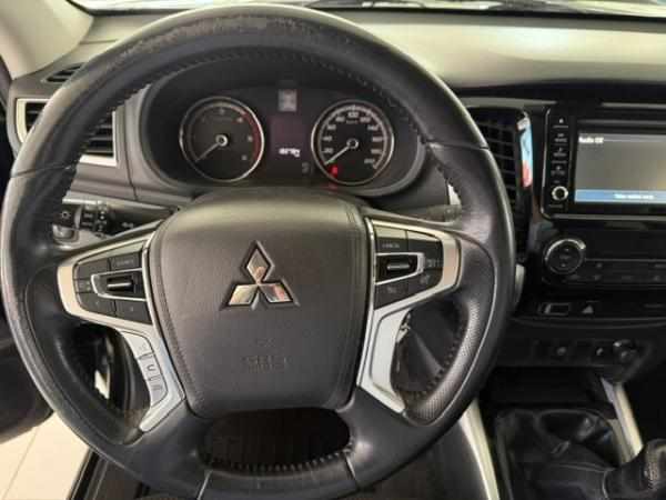 mitsubishi-l200-2-4-181cv-2018-diesel-2442cc