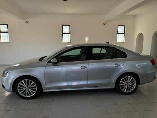 volkswagen-jetta-1-6-tdi-2011-diesel-1598cc
