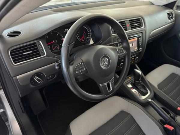 volkswagen-jetta-1-6-tdi-2011-diesel-1598cc