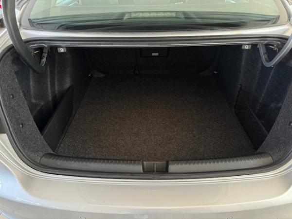 volkswagen-jetta-1-6-tdi-2011-diesel-1598cc