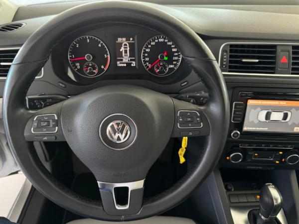volkswagen-jetta-1-6-tdi-2011-diesel-1598cc