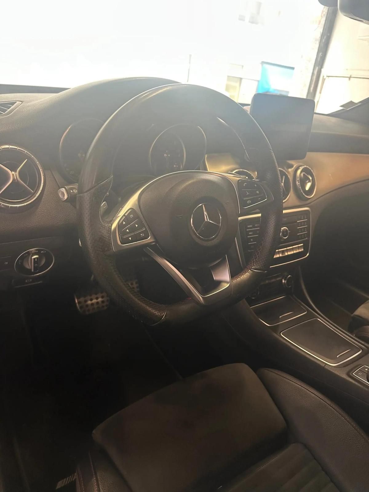 mercedes-benz-cla-180-amg-auto-2017-diesel-1461cc