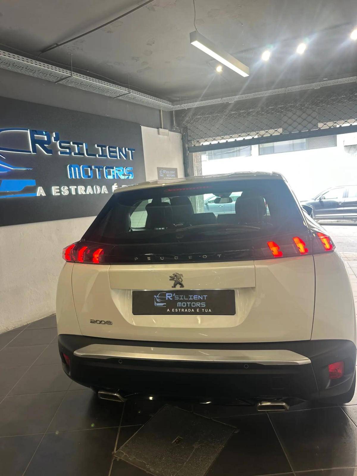 peugeot-2008-2022-gasolina-1199cc