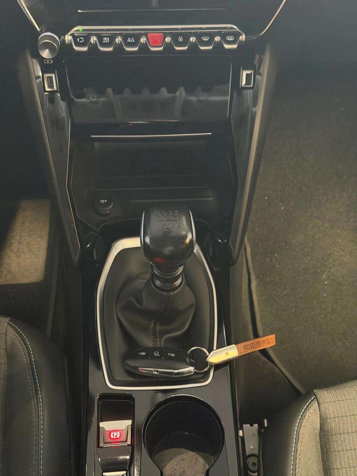 peugeot-208-2021-gasolina-1199cc