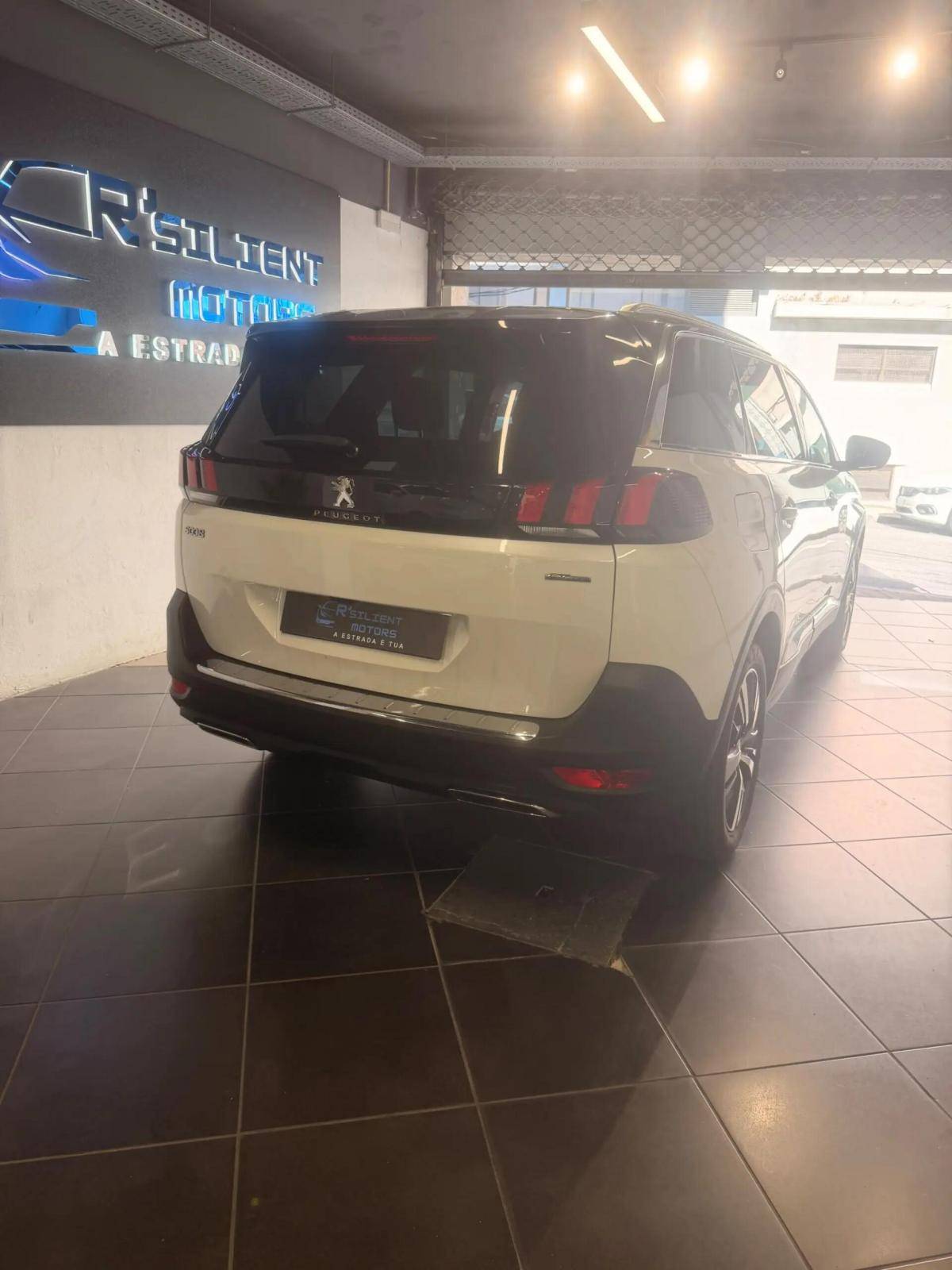 peugeot-5008-2019-diesel-1499cc