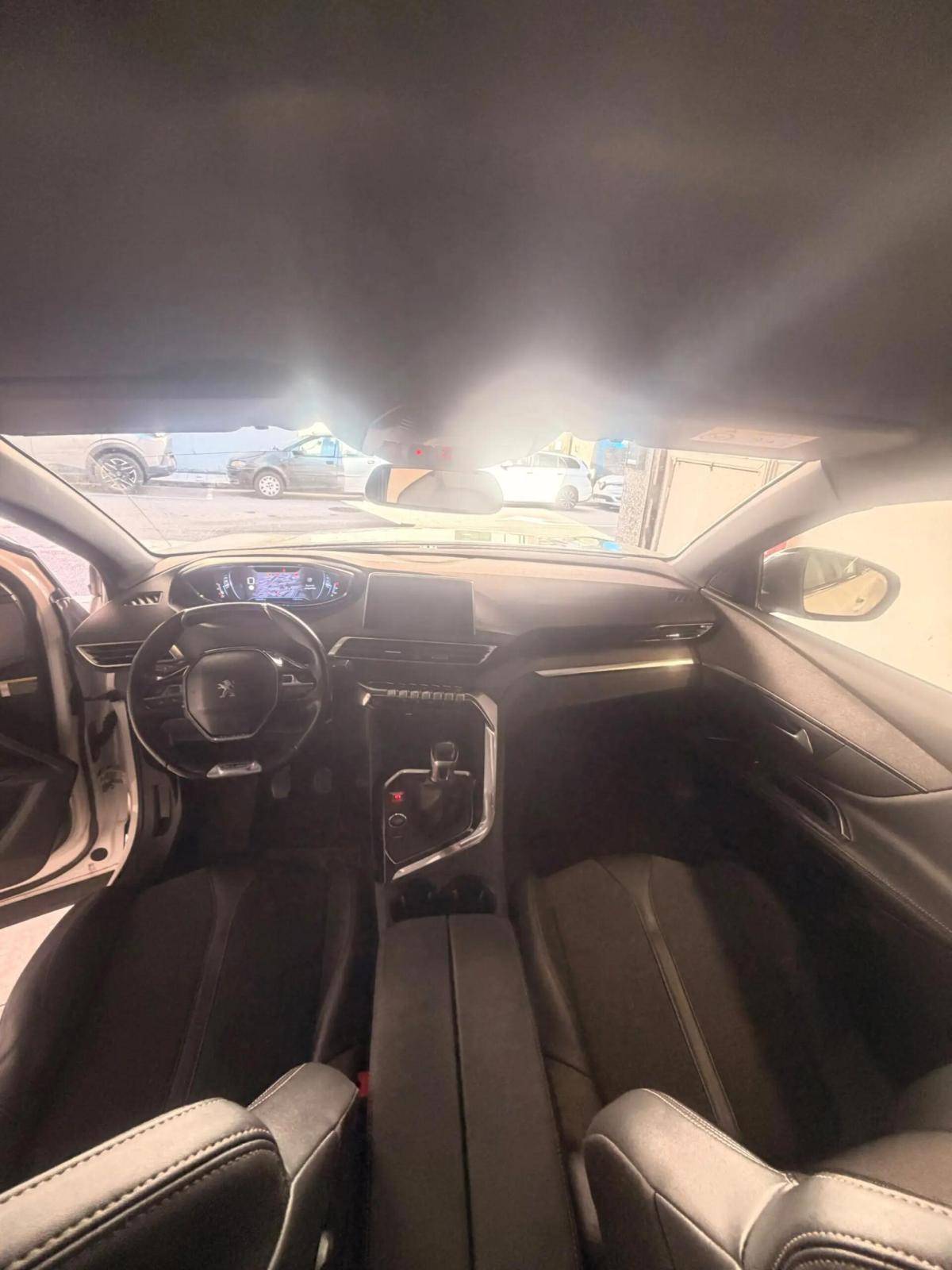 peugeot-5008-2019-diesel-1499cc