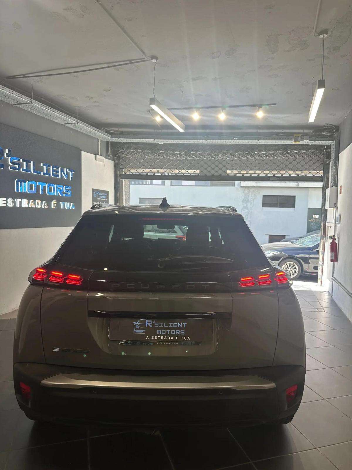 peugeot-e-2008-2025-eletrico-0cc
