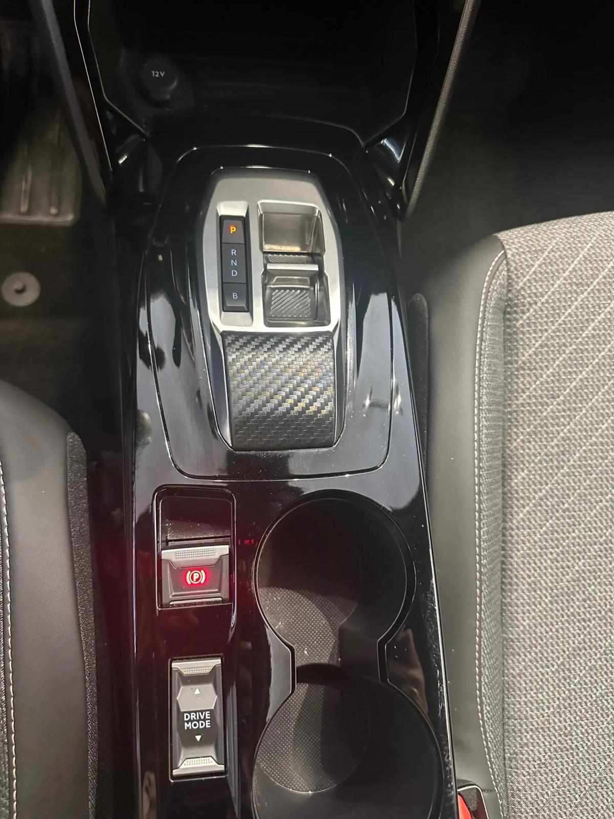 peugeot-e-2008-2025-eletrico-0cc