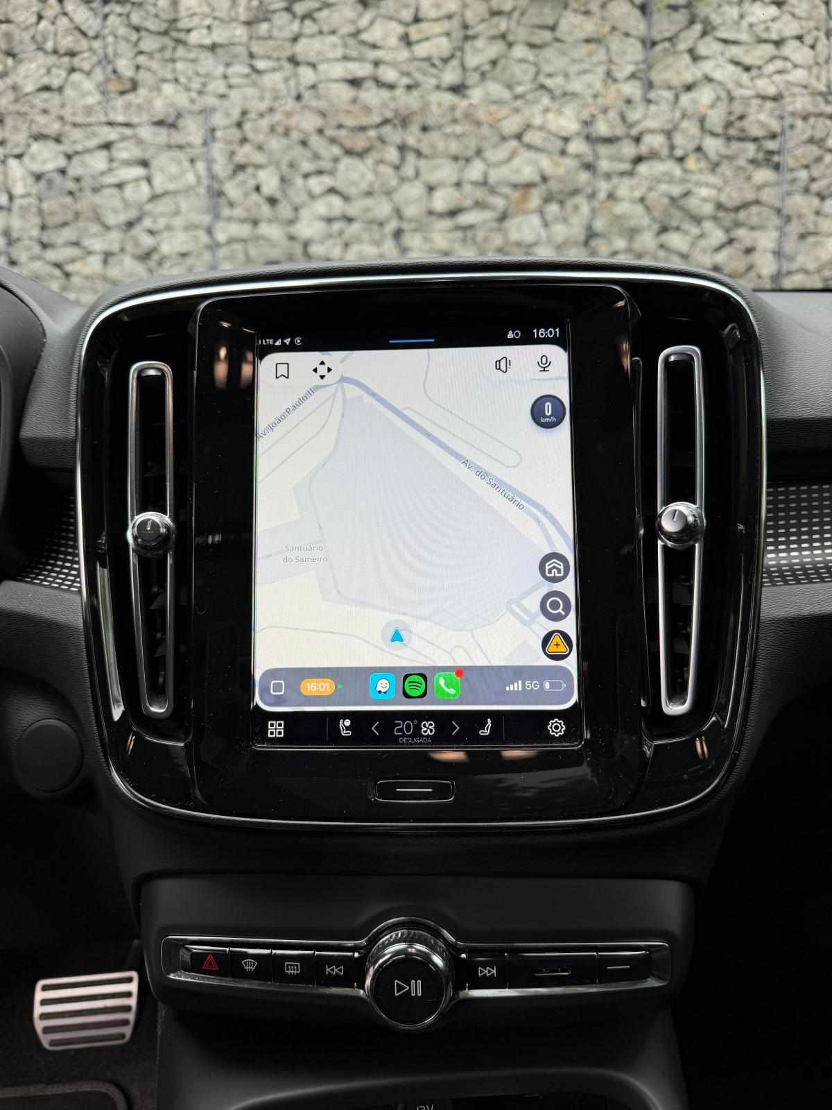 volvo-xc40-p8-recharge-awd-2020-eletrico