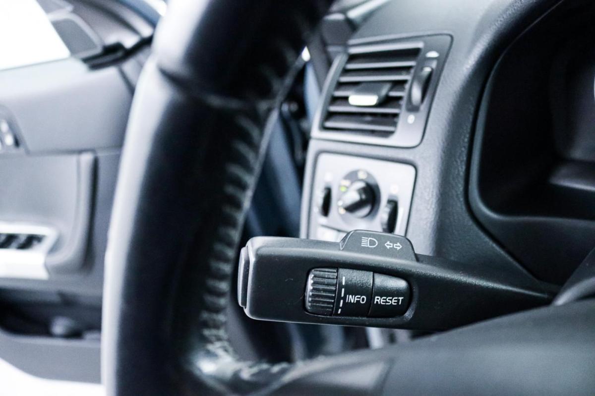 volvo-v50-2012-diesel-1560cc