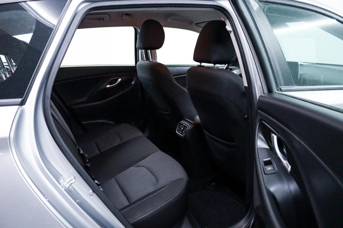 hyundai-i30-sw-2021-diesel-1598cc