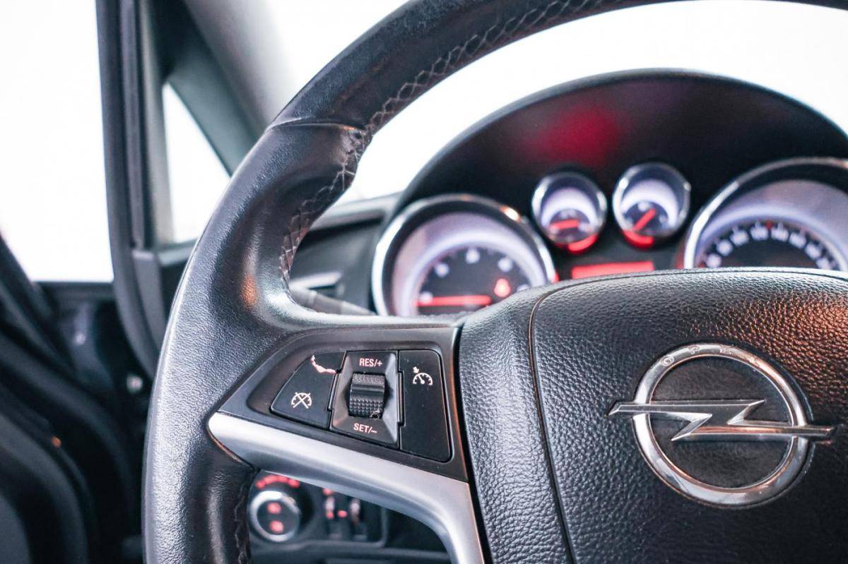 opel-astra-sport-tourer-2011-diesel-1686cc