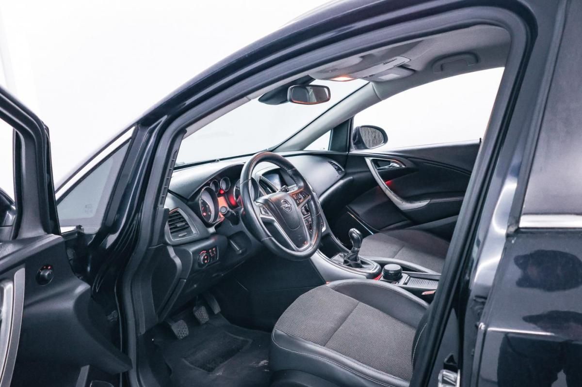 opel-astra-sport-tourer-2011-diesel-1686cc