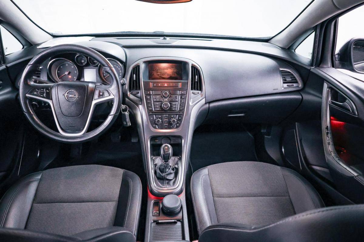 opel-astra-sport-tourer-2011-diesel-1686cc