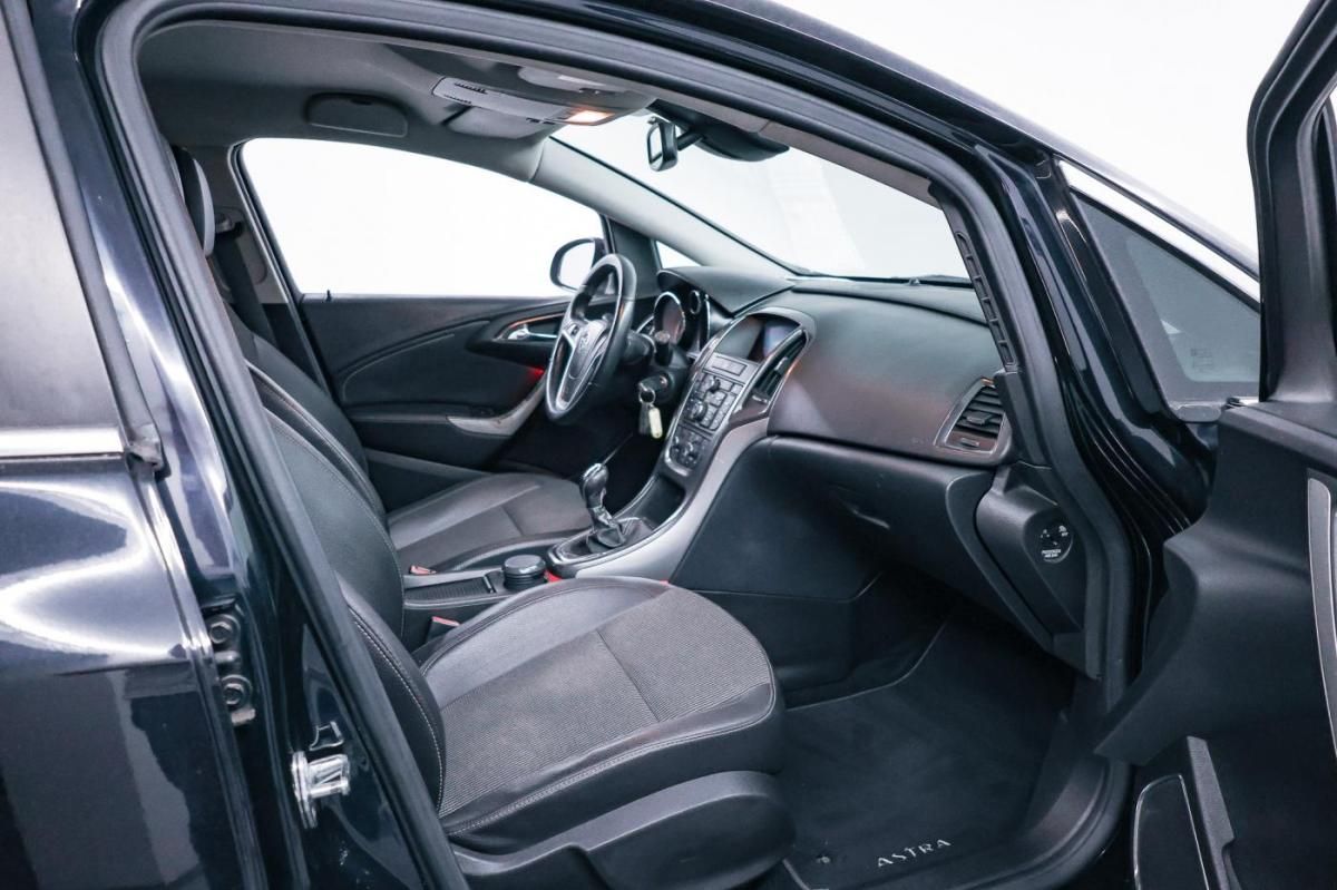 opel-astra-sport-tourer-2011-diesel-1686cc